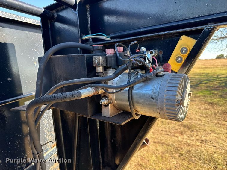 image for item GG9845 2000 Gooseneck  dump trailer