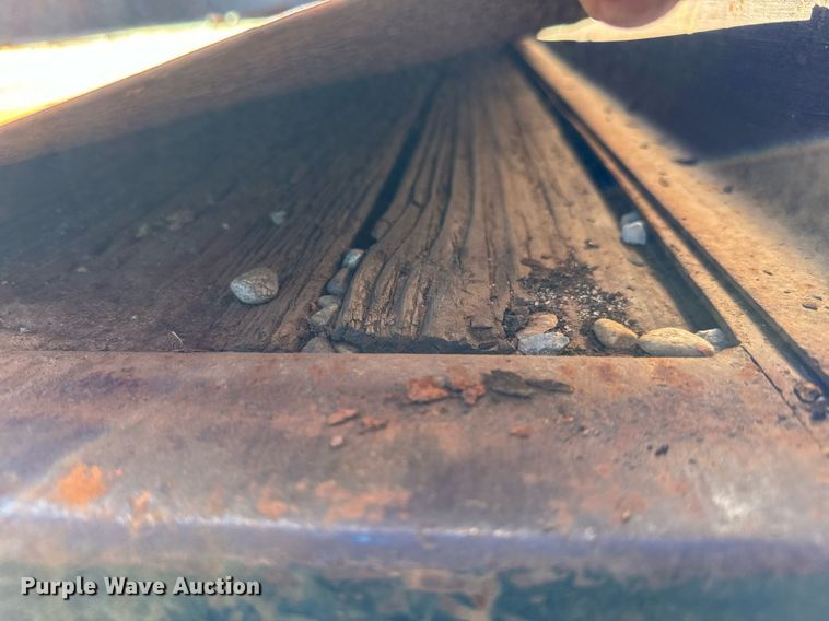 image for item GG9845 2000 Gooseneck  dump trailer