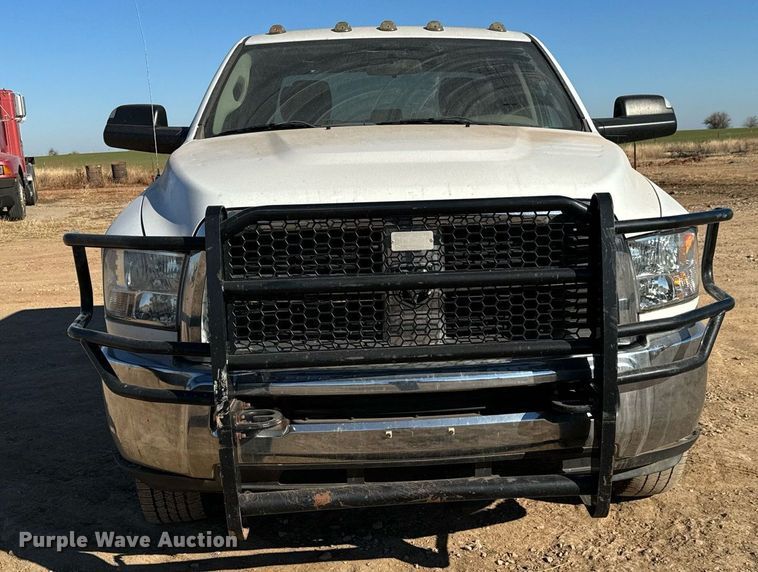 image for item GG9863 2012 Dodge Ram 3500HD  Crew Cab pickup truck cab and chassis
