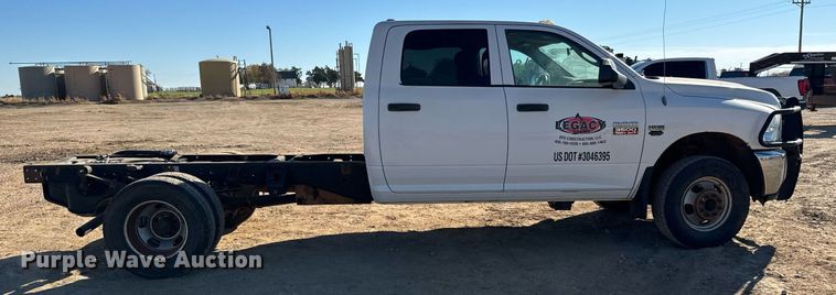 image for item GG9863 2012 Dodge Ram 3500HD  Crew Cab pickup truck cab and chassis