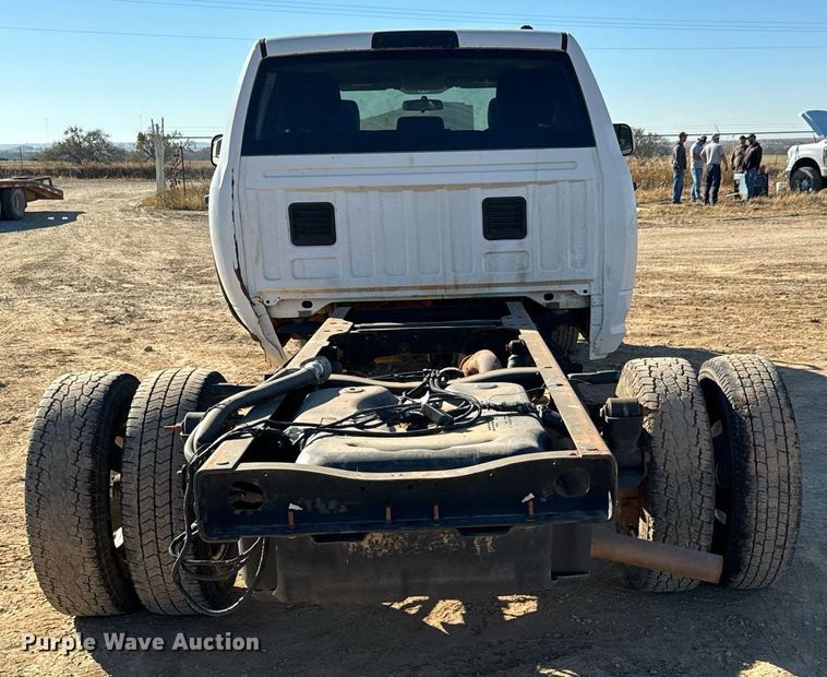 image for item GG9863 2012 Dodge Ram 3500HD  Crew Cab pickup truck cab and chassis