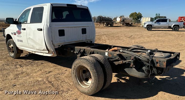 image for item GG9863 2012 Dodge Ram 3500HD  Crew Cab pickup truck cab and chassis