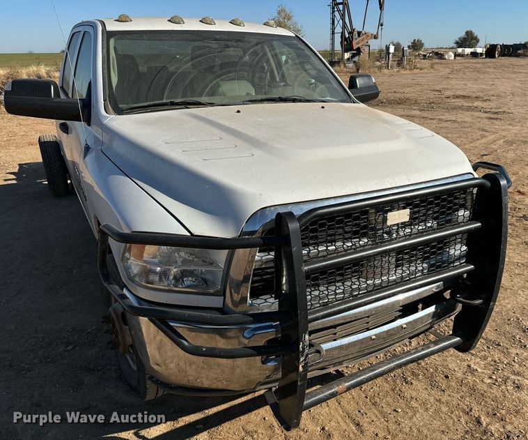 image for item GG9863 2012 Dodge Ram 3500HD  Crew Cab pickup truck cab and chassis