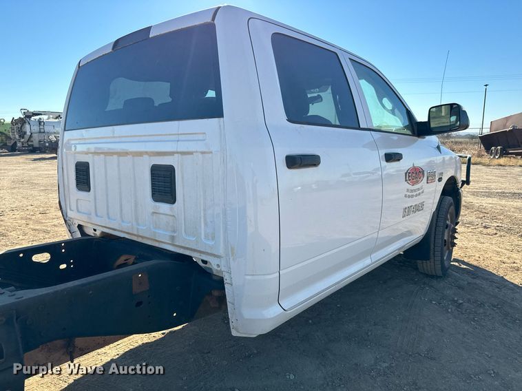 image for item GG9863 2012 Dodge Ram 3500HD  Crew Cab pickup truck cab and chassis