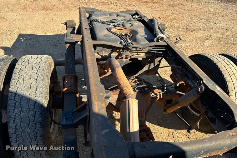 image for item GG9863 2012 Dodge Ram 3500HD  Crew Cab pickup truck cab and chassis