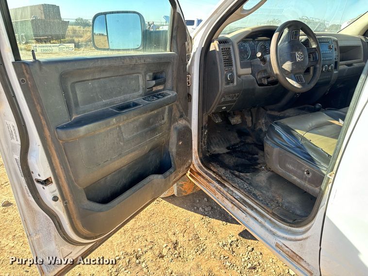 image for item GG9863 2012 Dodge Ram 3500HD  Crew Cab pickup truck cab and chassis