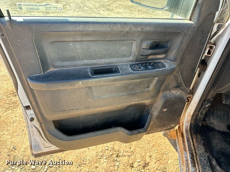 image for item GG9863 2012 Dodge Ram 3500HD  Crew Cab pickup truck cab and chassis