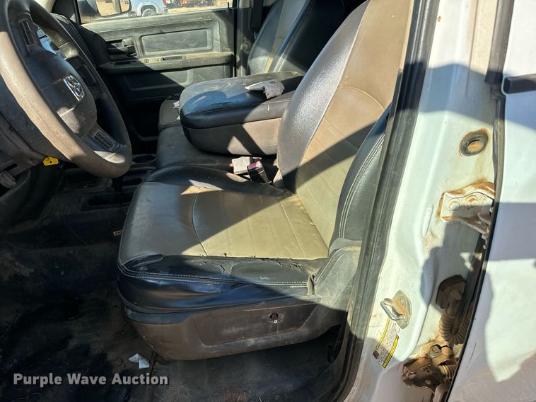 image for item GG9863 2012 Dodge Ram 3500HD  Crew Cab pickup truck cab and chassis