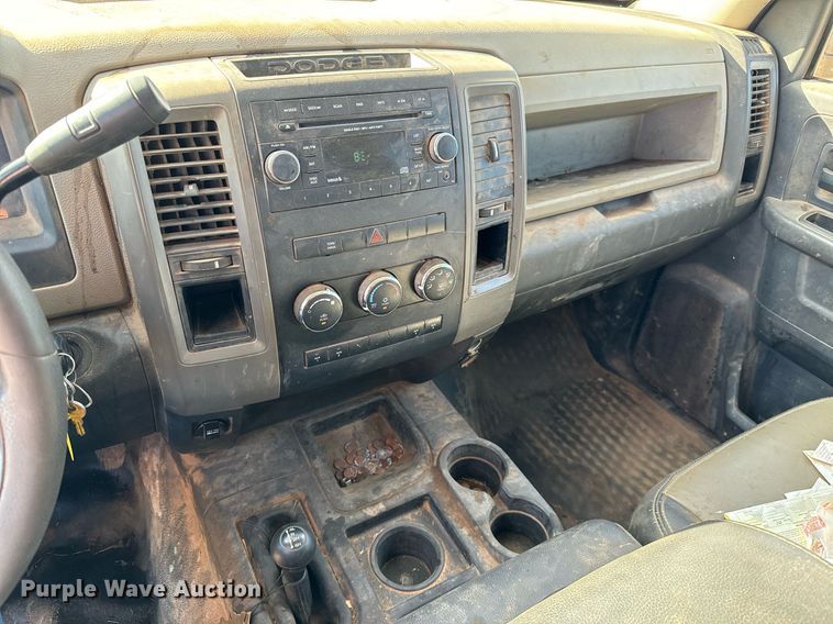 image for item GG9863 2012 Dodge Ram 3500HD  Crew Cab pickup truck cab and chassis