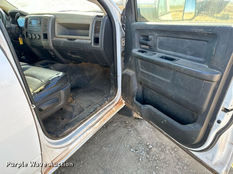 image for item GG9863 2012 Dodge Ram 3500HD  Crew Cab pickup truck cab and chassis