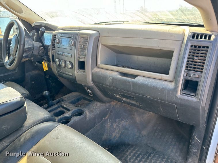 image for item GG9863 2012 Dodge Ram 3500HD  Crew Cab pickup truck cab and chassis