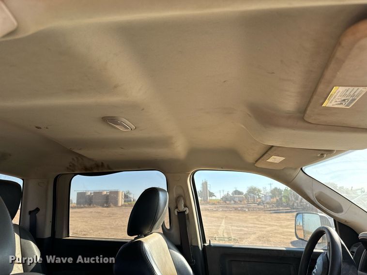 image for item GG9863 2012 Dodge Ram 3500HD  Crew Cab pickup truck cab and chassis