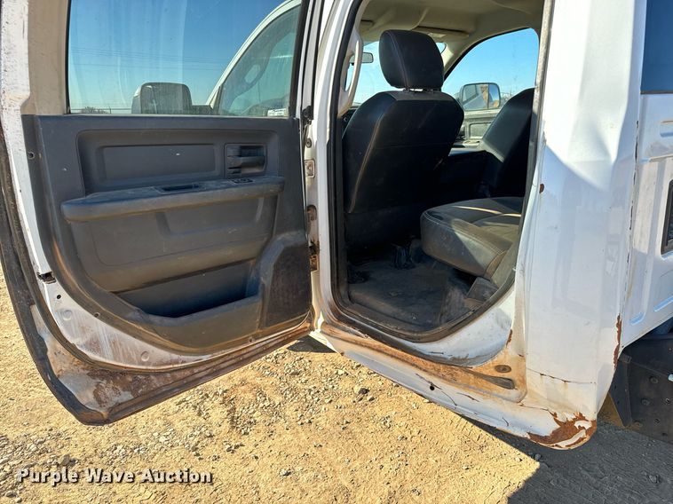 image for item GG9863 2012 Dodge Ram 3500HD  Crew Cab pickup truck cab and chassis