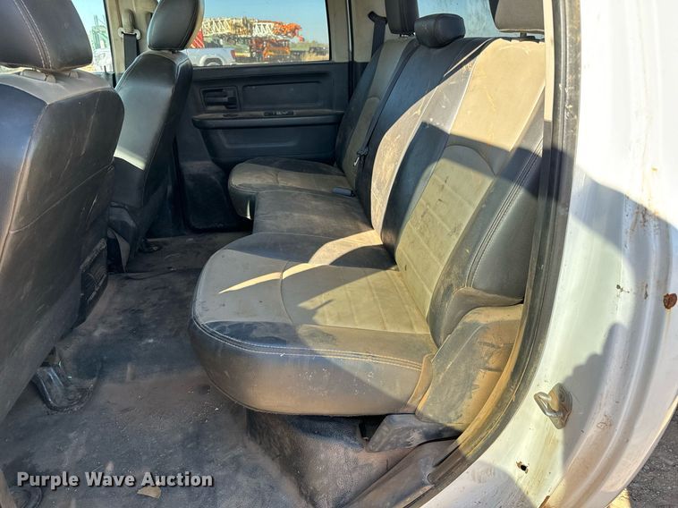 image for item GG9863 2012 Dodge Ram 3500HD  Crew Cab pickup truck cab and chassis