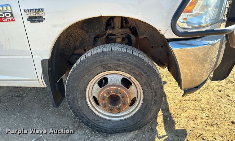 image for item GG9863 2012 Dodge Ram 3500HD  Crew Cab pickup truck cab and chassis