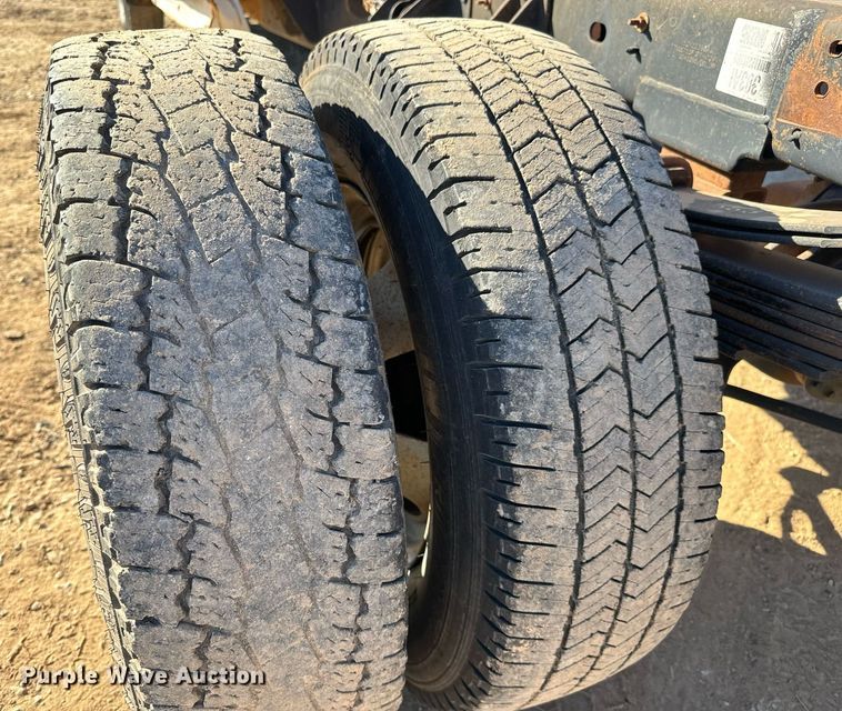 image for item GG9863 2012 Dodge Ram 3500HD  Crew Cab pickup truck cab and chassis