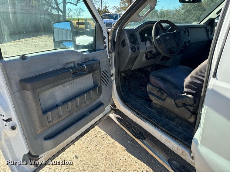 image for item GG9868 2012 Ford F250 Super Duty  SuperCab flatbed pickup truck