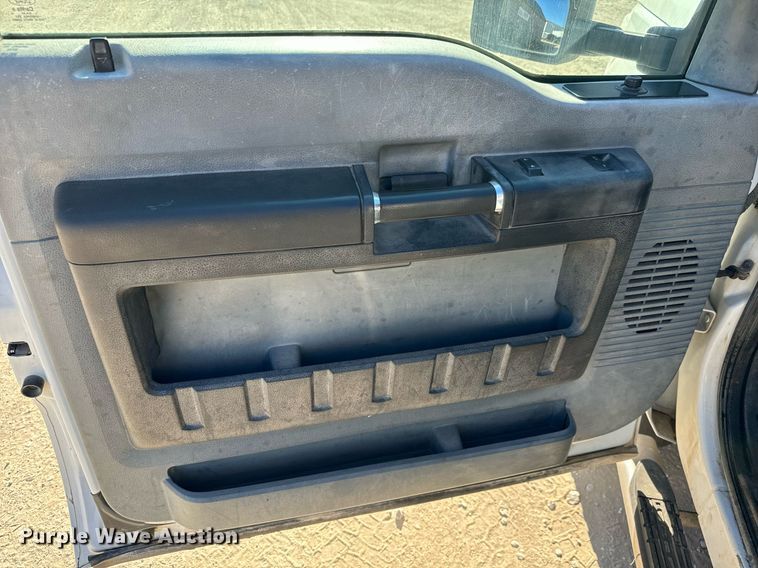 image for item GG9868 2012 Ford F250 Super Duty  SuperCab flatbed pickup truck