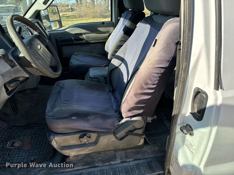 image for item GG9868 2012 Ford F250 Super Duty  SuperCab flatbed pickup truck