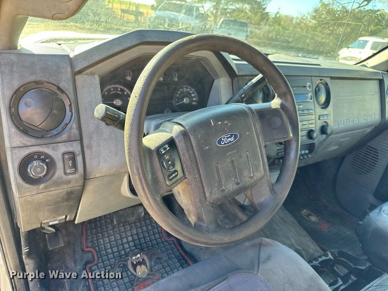 image for item GG9868 2012 Ford F250 Super Duty  SuperCab flatbed pickup truck