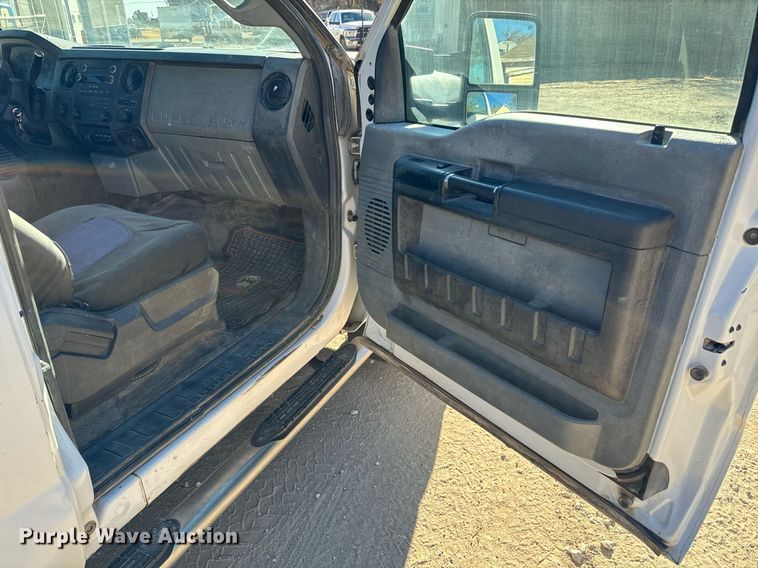 image for item GG9868 2012 Ford F250 Super Duty  SuperCab flatbed pickup truck