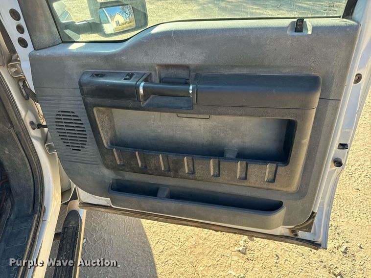 image for item GG9868 2012 Ford F250 Super Duty  SuperCab flatbed pickup truck