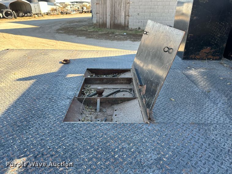 image for item GG9869 2008 Dodge Ram 3500 HD  Quad Cab flatbed pickup truck