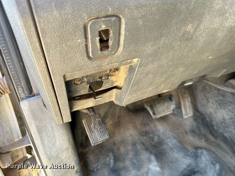 image for item GG9869 2008 Dodge Ram 3500 HD  Quad Cab flatbed pickup truck