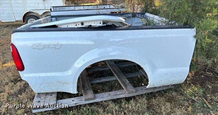 image for item GG9876 2009 Ford F250 Super Duty  pickup truck bed