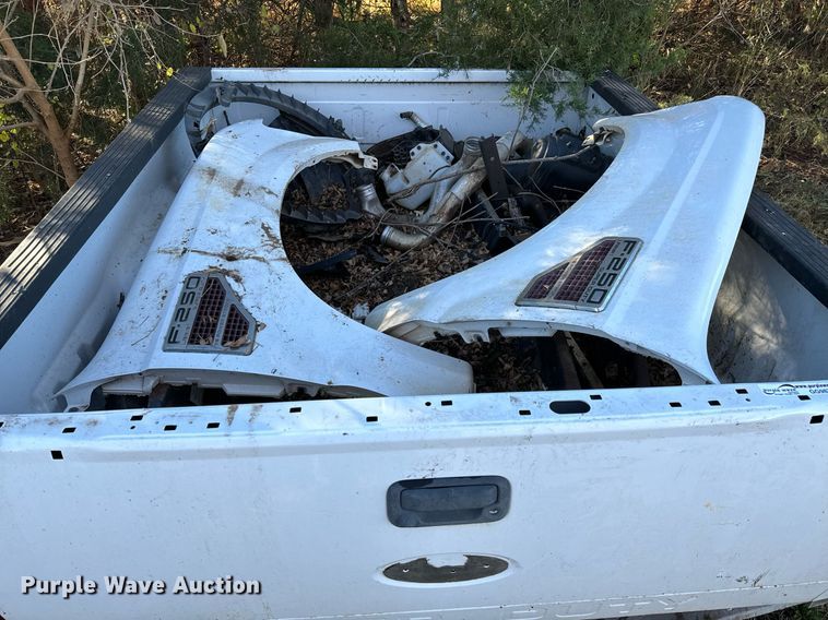 image for item GG9876 2009 Ford F250 Super Duty  pickup truck bed