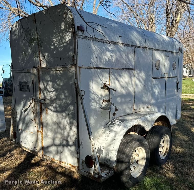 image for item GG9877 1978 W-W  livestock trailer