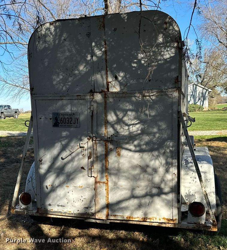 image for item GG9877 1978 W-W  livestock trailer