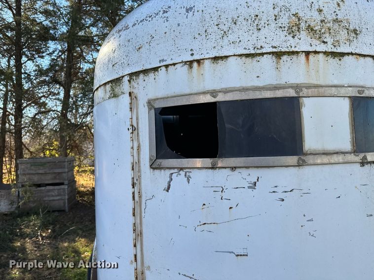 image for item GG9877 1978 W-W  livestock trailer