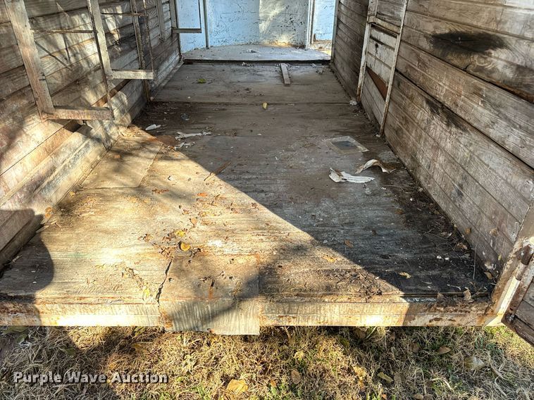 image for item GG9877 1978 W-W  livestock trailer