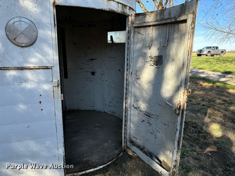 image for item GG9877 1978 W-W  livestock trailer
