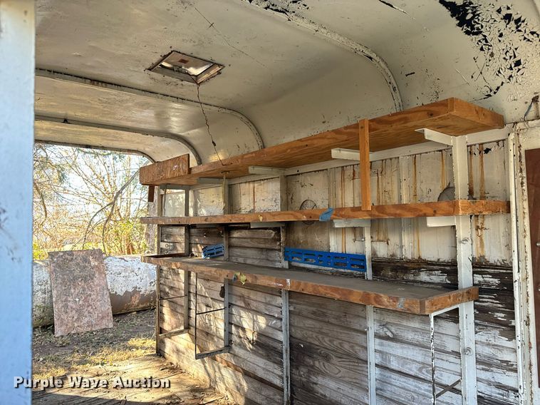 image for item GG9877 1978 W-W  livestock trailer