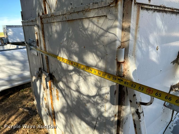 image for item GG9877 1978 W-W  livestock trailer