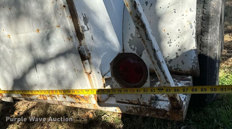 image for item GG9877 1978 W-W  livestock trailer