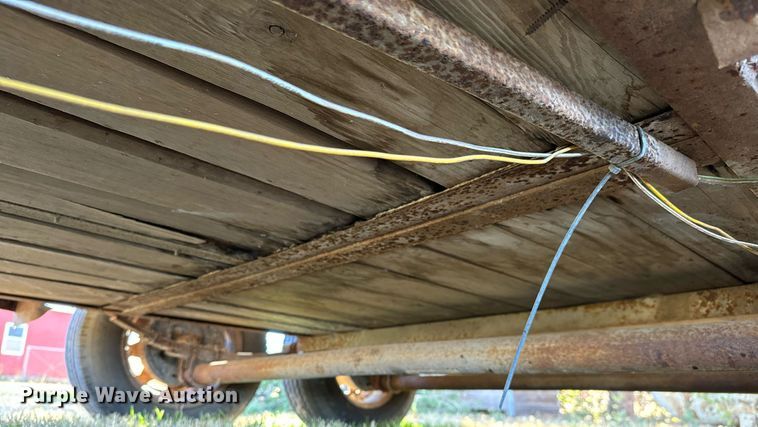 image for item GG9877 1978 W-W  livestock trailer