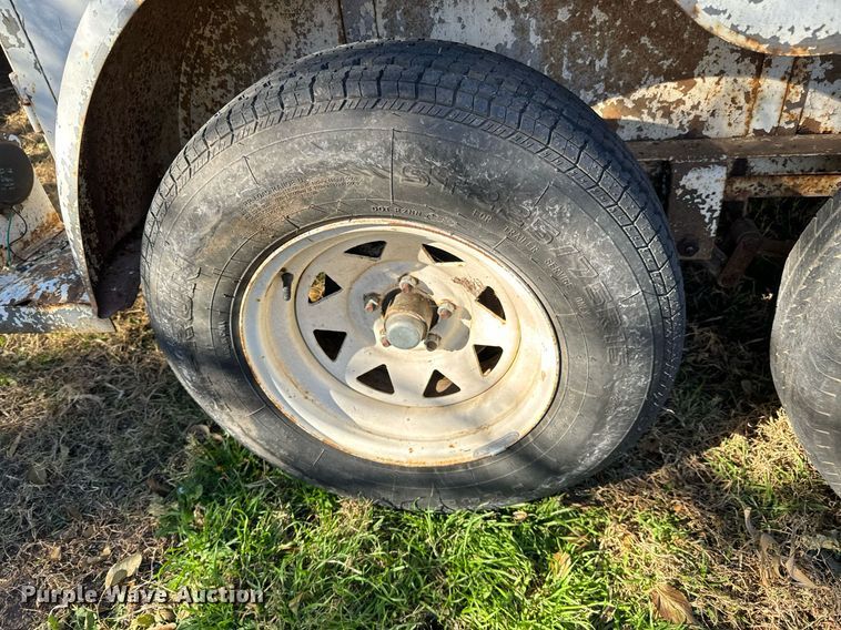 image for item GG9877 1978 W-W  livestock trailer