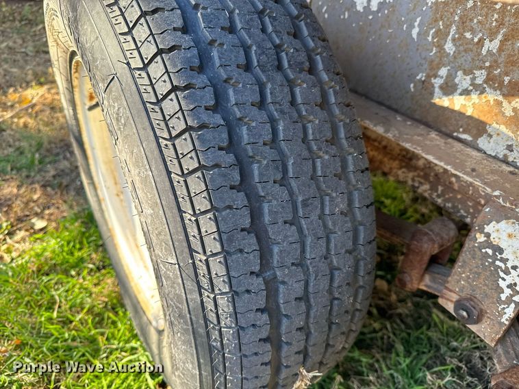 image for item GG9877 1978 W-W  livestock trailer