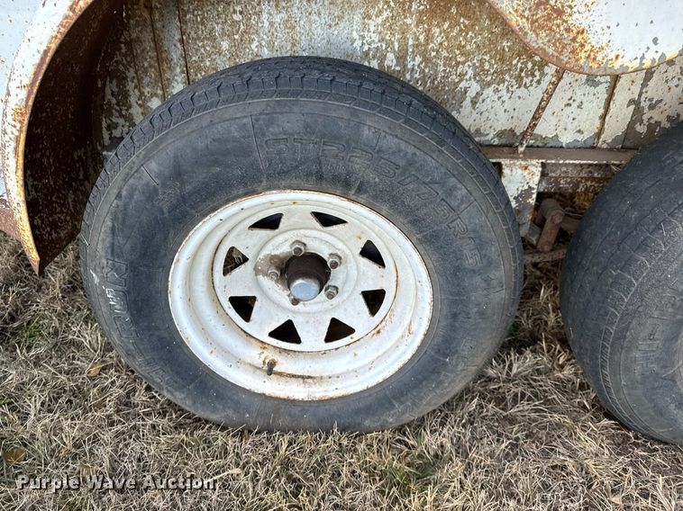 image for item GG9877 1978 W-W  livestock trailer