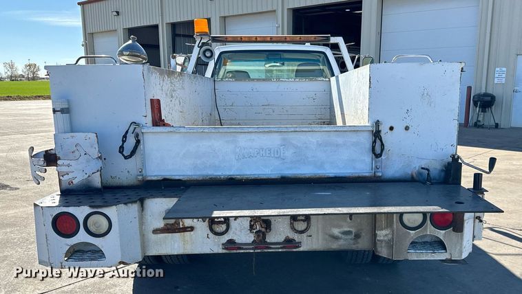 image for item GG9890 2001 Chevrolet Silverado 3500HD  utility bed pickup truck