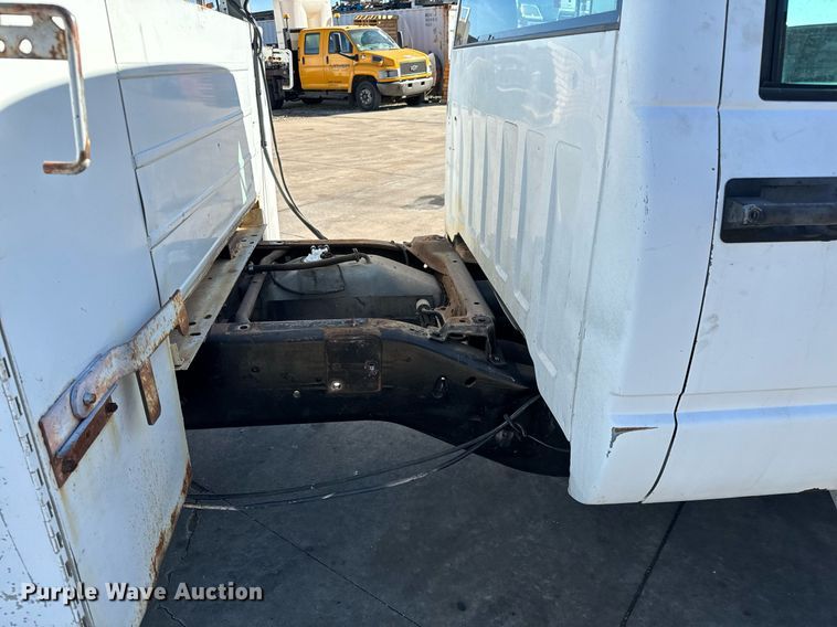 image for item GG9890 2001 Chevrolet Silverado 3500HD  utility bed pickup truck