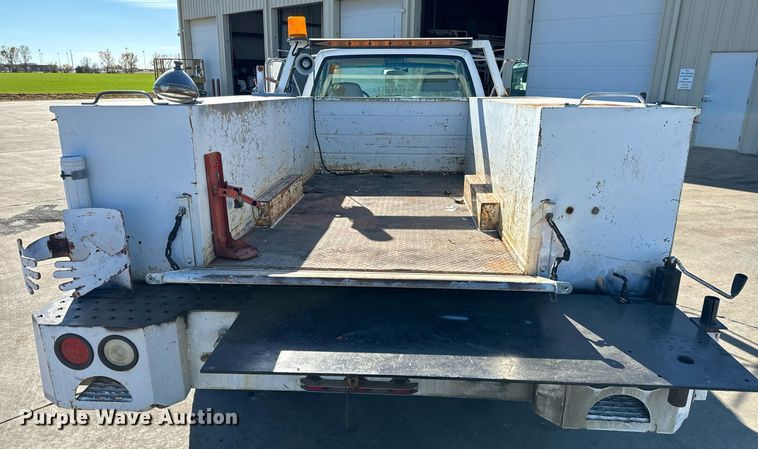 image for item GG9890 2001 Chevrolet Silverado 3500HD  utility bed pickup truck