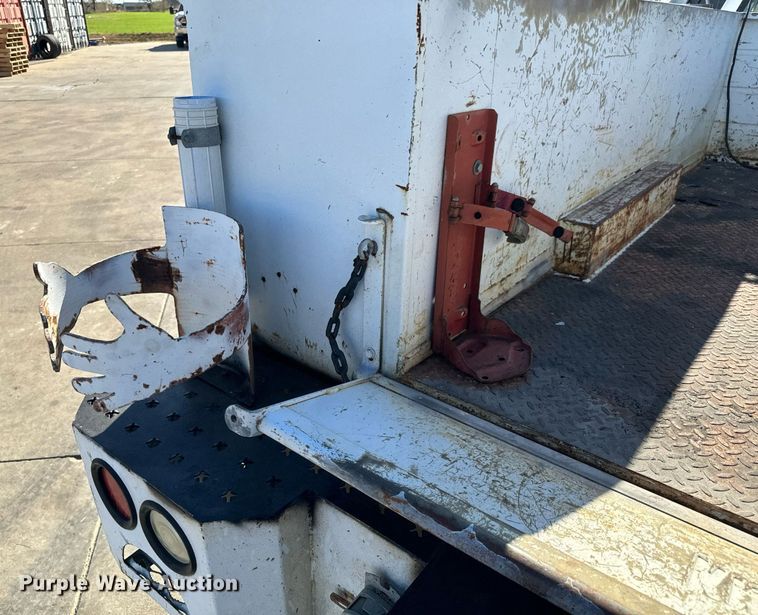 image for item GG9890 2001 Chevrolet Silverado 3500HD  utility bed pickup truck