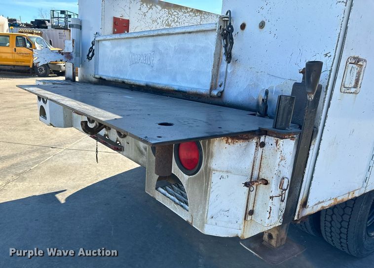 image for item GG9890 2001 Chevrolet Silverado 3500HD  utility bed pickup truck