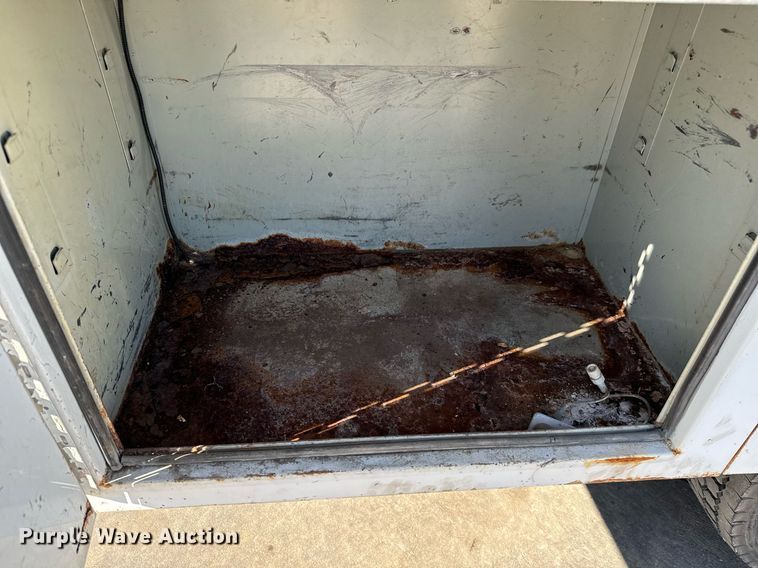 image for item GG9890 2001 Chevrolet Silverado 3500HD  utility bed pickup truck