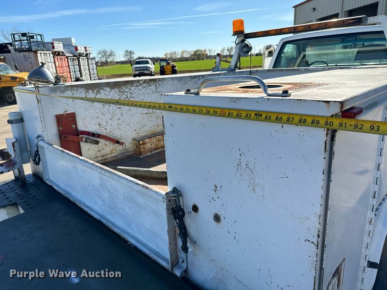 image for item GG9890 2001 Chevrolet Silverado 3500HD  utility bed pickup truck