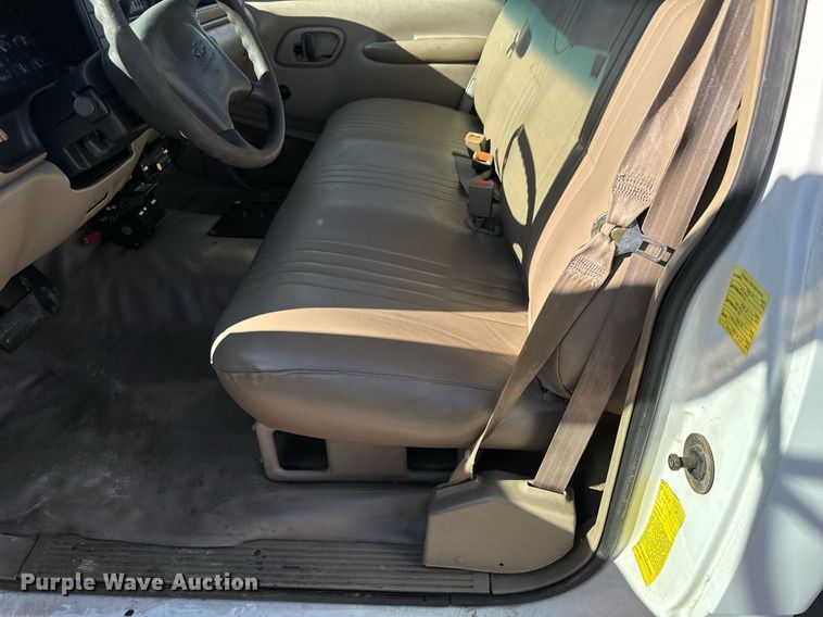 image for item GG9890 2001 Chevrolet Silverado 3500HD  utility bed pickup truck